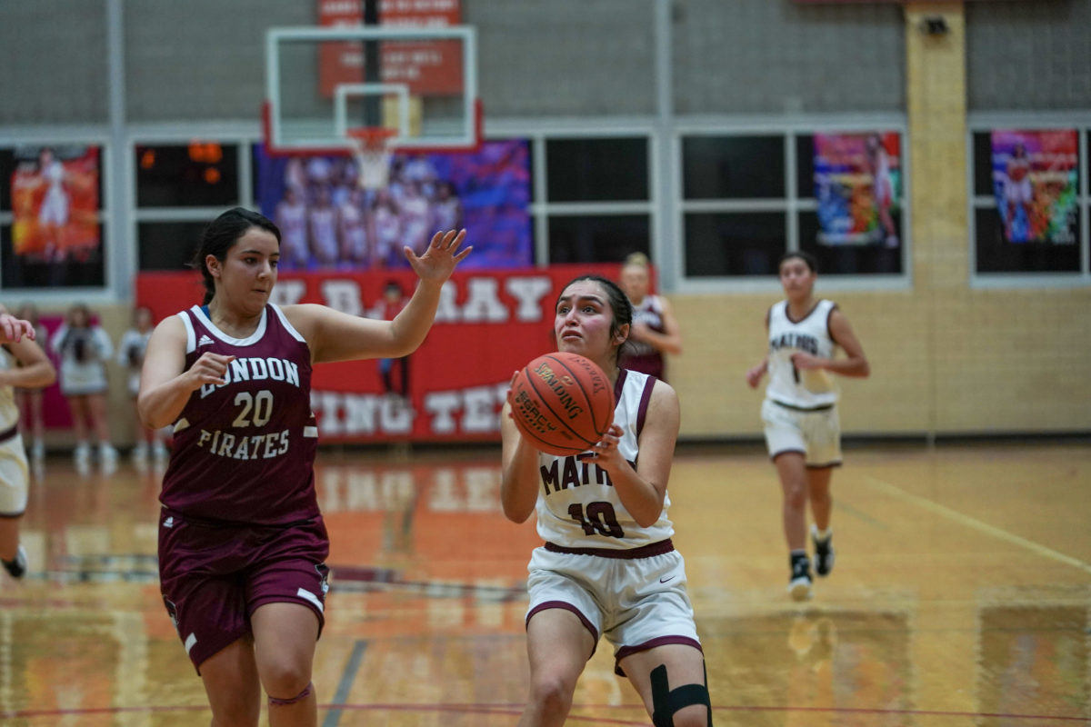 mathis-london-girls-basketball-playoffs00080